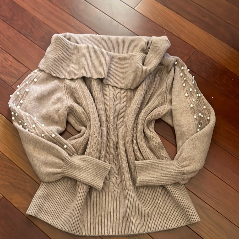Crown & Ivy sweater